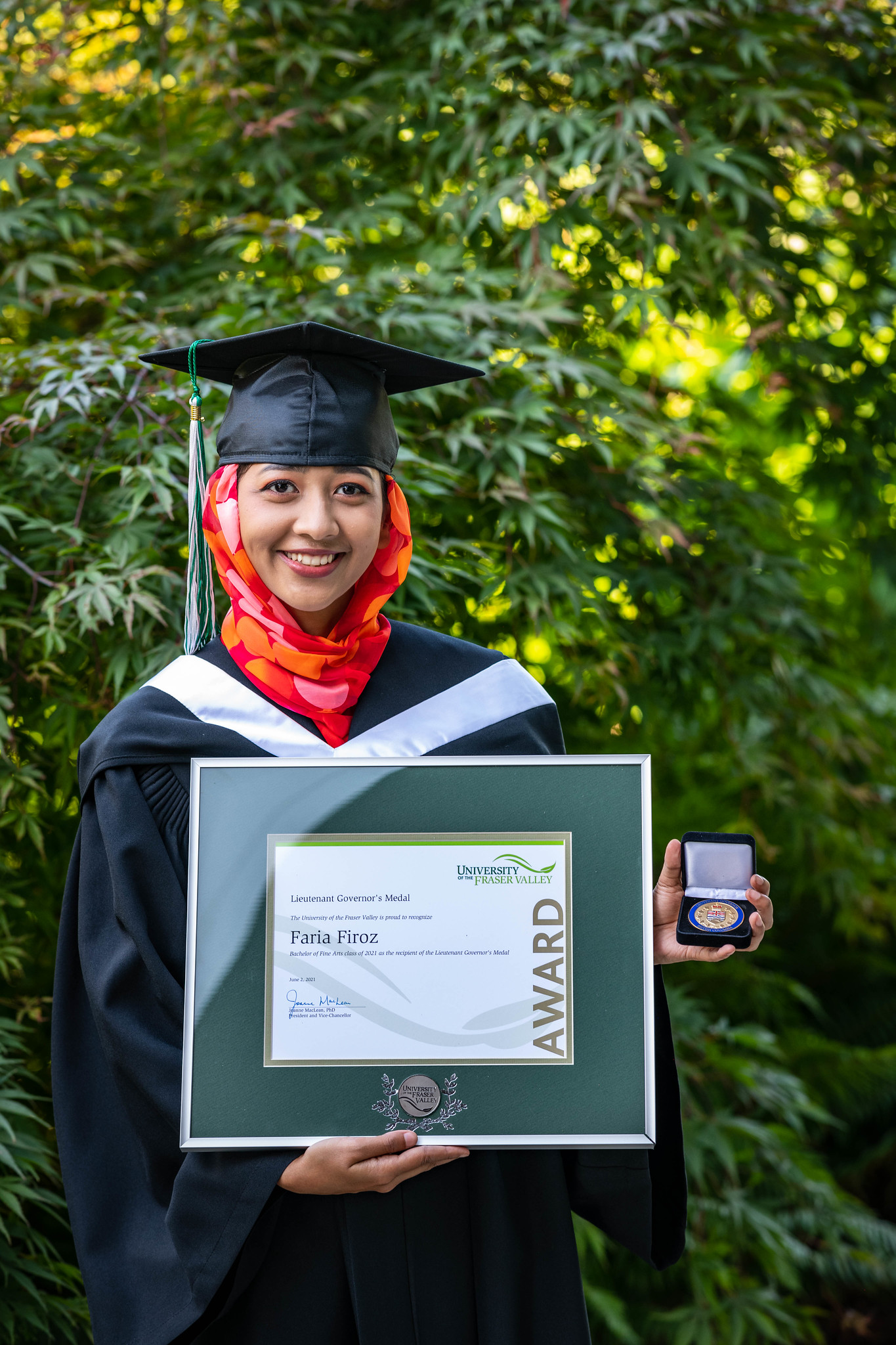 Faria Firoz holding the award certificate and the 2021 Lieutenant Governor’s Medal